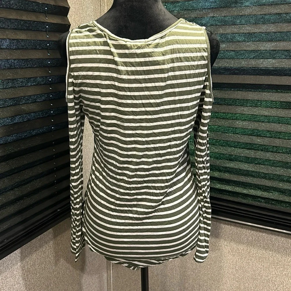 Eyeshadow Women’s LS Green Striped Cold Shoulder Bodysuit‎ Size Large NWT - Picture 3 of 9